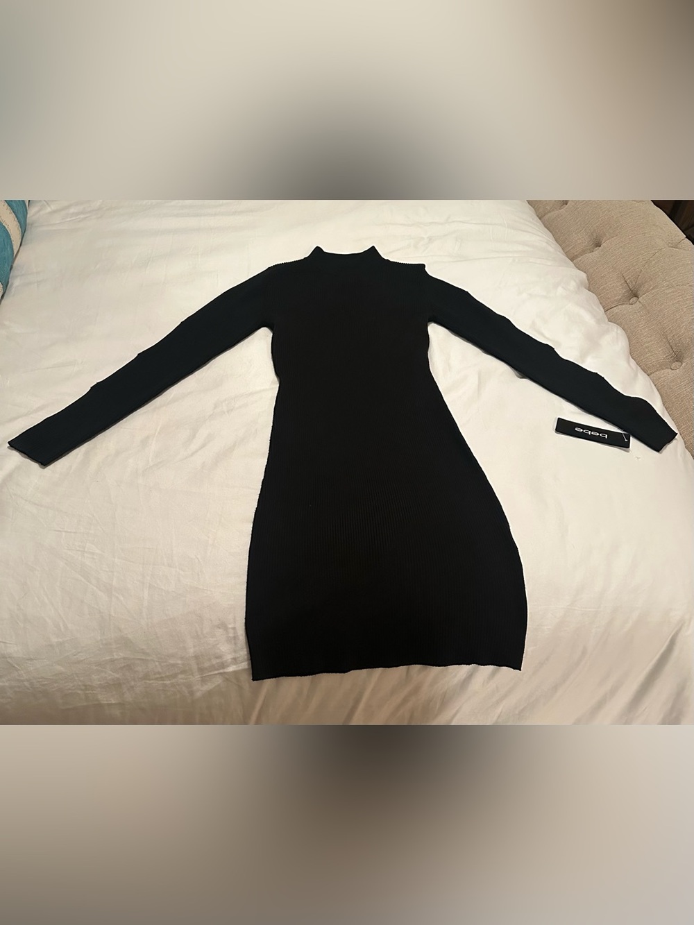NWT Bebe Black Ribbed Mock Neck Cold Shoulder Slash Sleeve Bodycon Dress Size XS